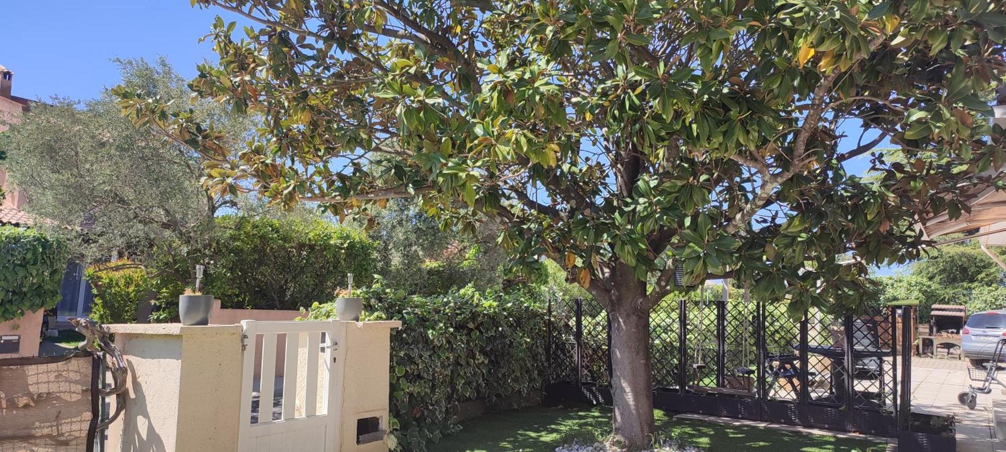 Maison T2 Avec Petit Jardin Dans Impasse Calme Баярг Екстер'єр фото