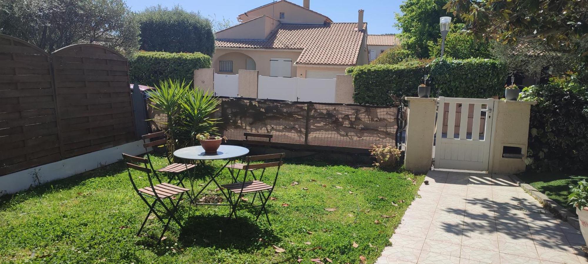 Maison T2 Avec Petit Jardin Dans Impasse Calme Баярг Екстер'єр фото