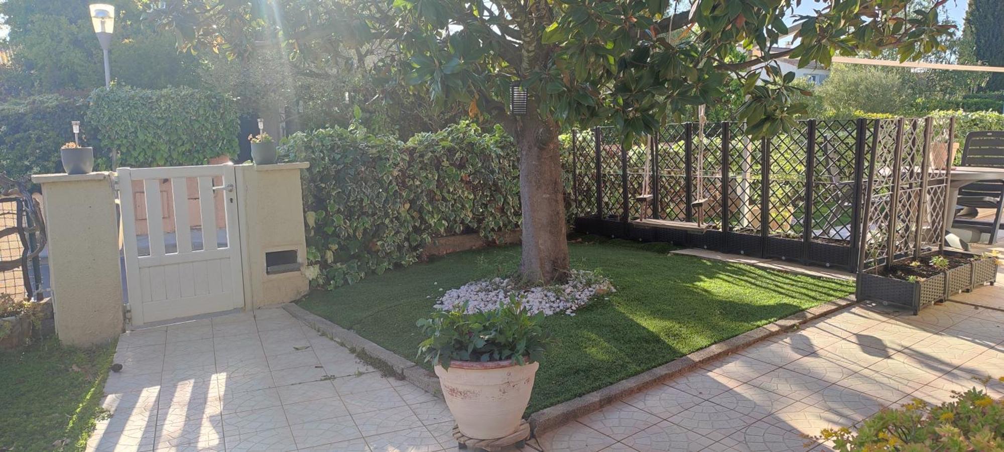 Maison T2 Avec Petit Jardin Dans Impasse Calme Баярг Екстер'єр фото