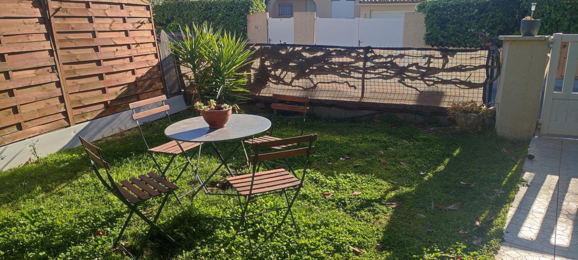 Maison T2 Avec Petit Jardin Dans Impasse Calme Баярг Екстер'єр фото